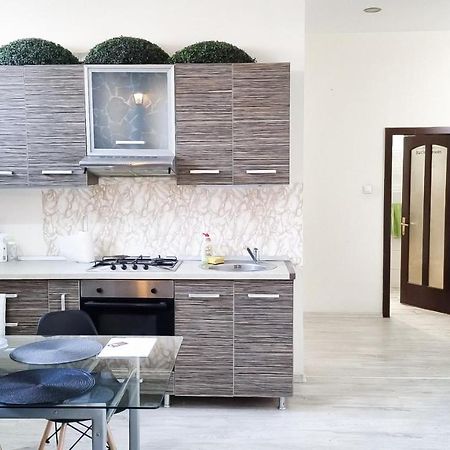 Simi Central Apartment Орадеа Екстериор снимка