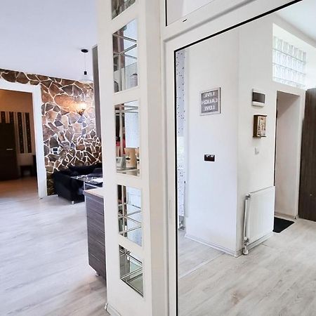 Simi Central Apartment Орадеа Екстериор снимка