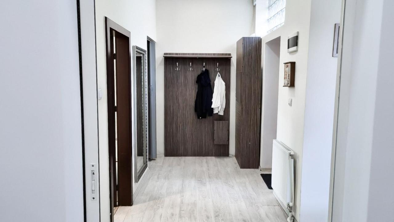 Simi Central Apartment Орадеа Екстериор снимка
