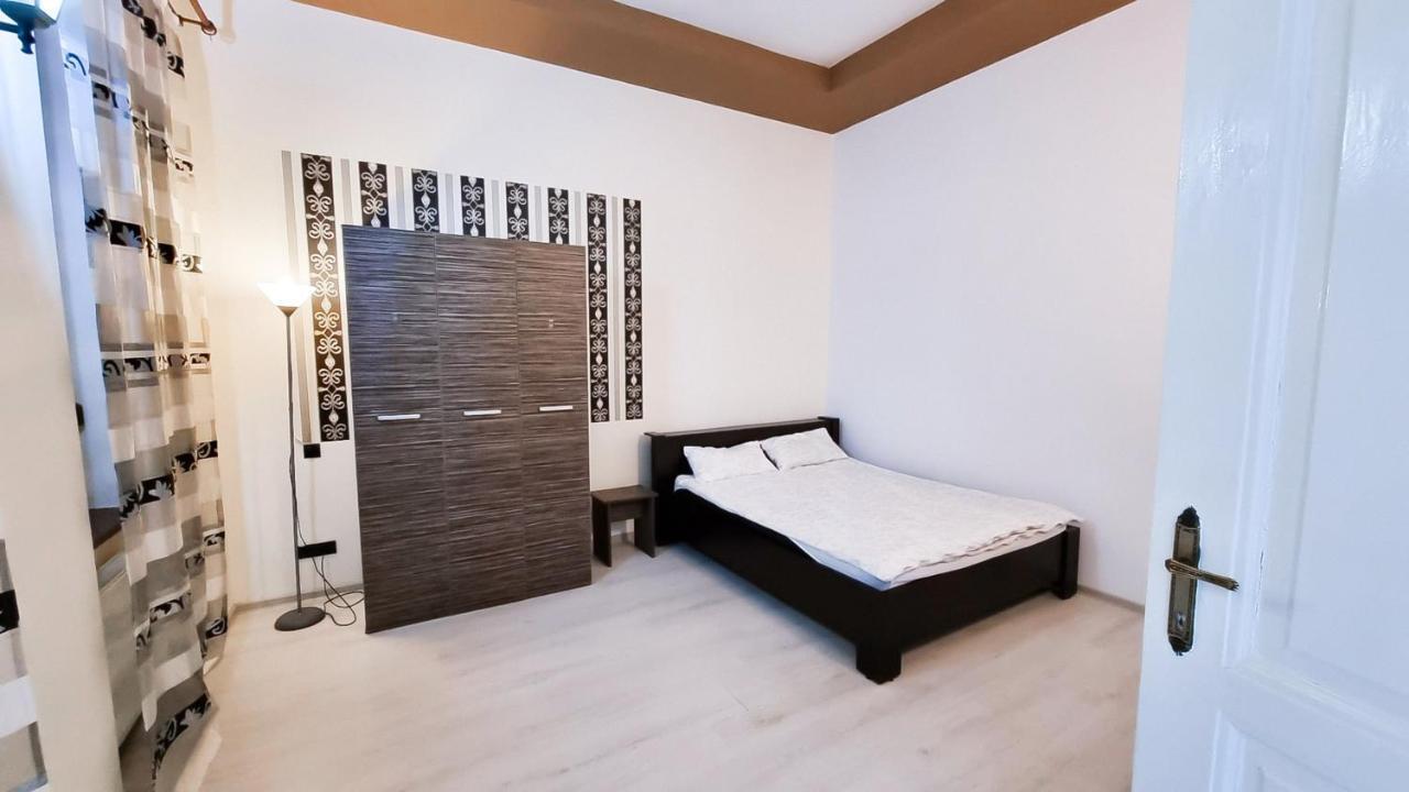 Simi Central Apartment Орадеа Екстериор снимка