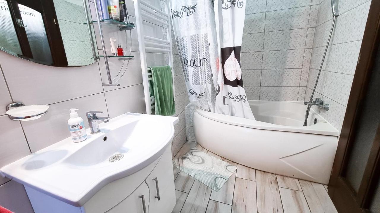 Simi Central Apartment Орадеа Екстериор снимка